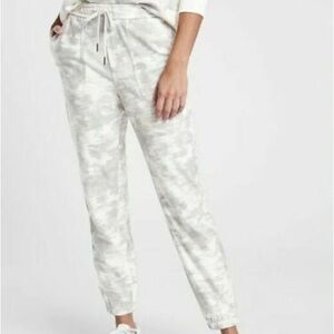 Athleta Farallon printed jogger size 4.